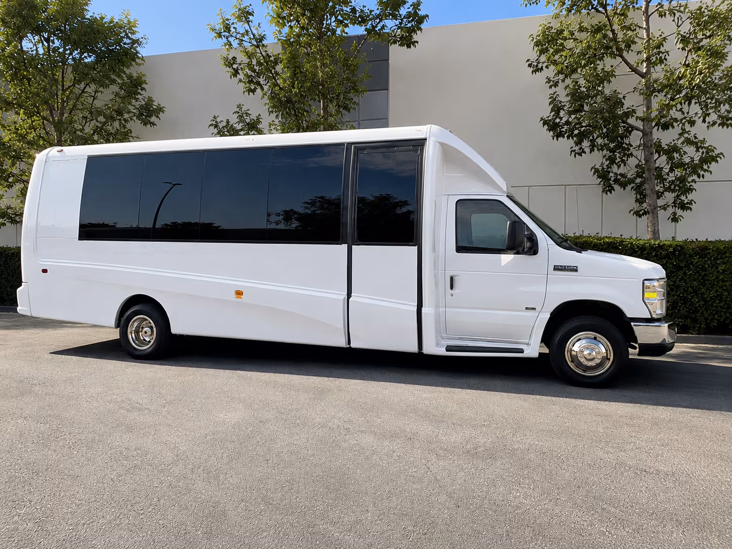 hotel to venue shuttle buses for sugar land corporate retreats